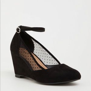 Torrid polka dot mesh wedge size 10